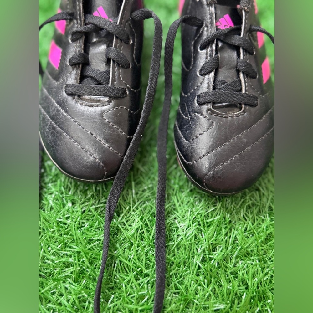 Adidas Kids Black and Pink Cleats Size 10K - Picture 6 of 7